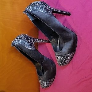 Womens Gray Satin Heels With Silver Spikes